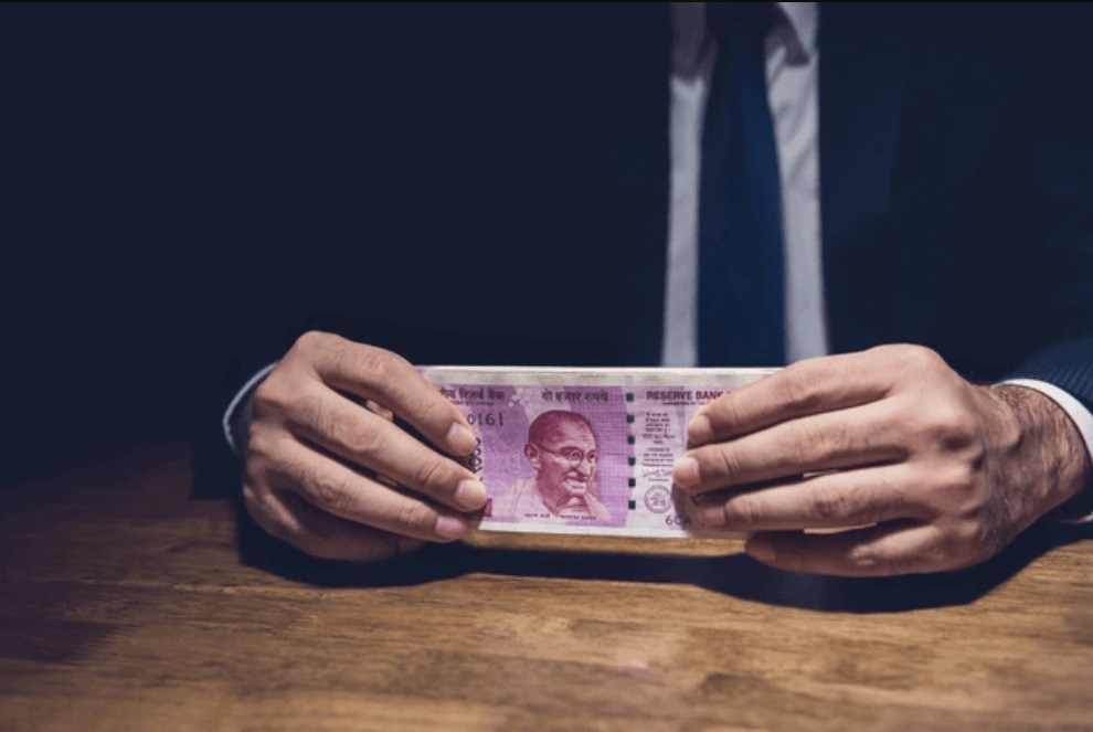 诈骗分子正在数钱