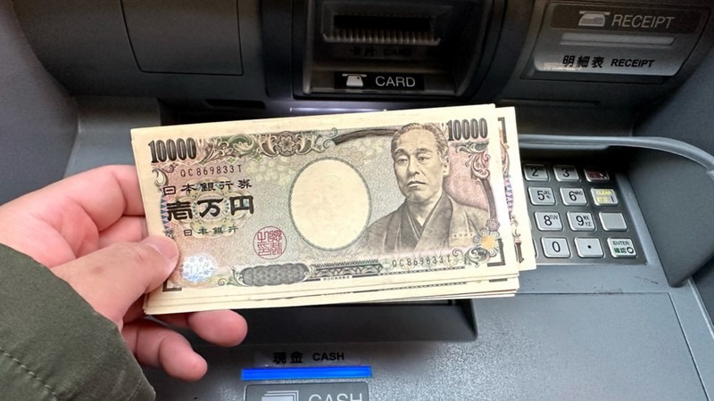 兌換日幣 旅行者在ATM機兌換日幣現金-Ultima Markets